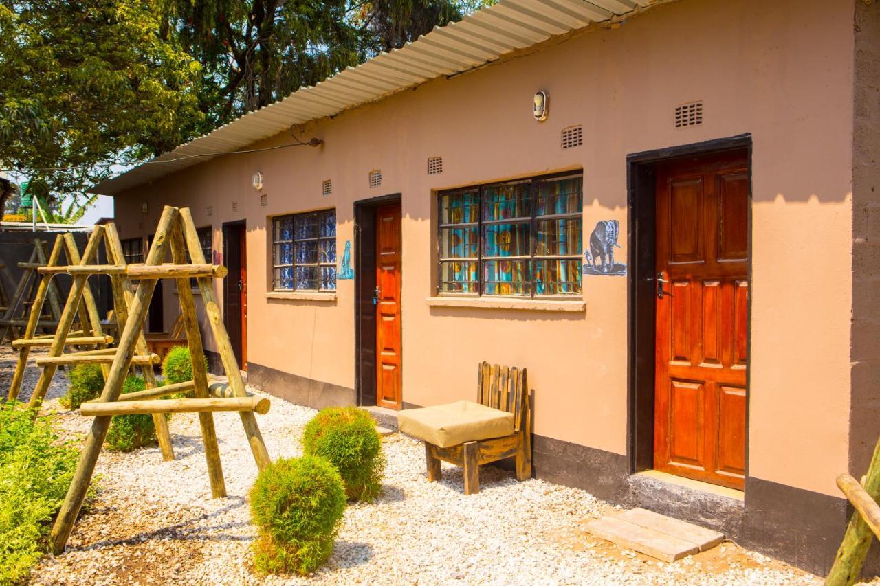 Lusaka Backpackers Hostel Ngoại thất bức ảnh